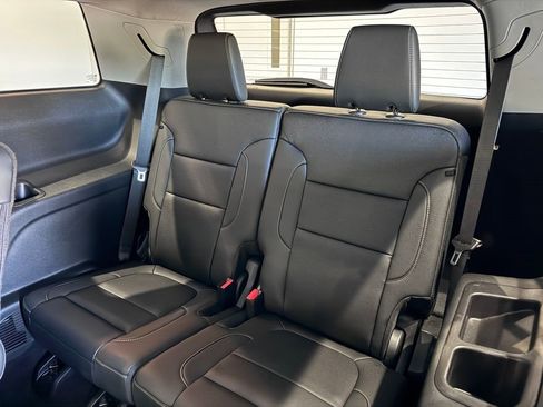 Certified 2023 GMC Acadia SLT w/ Preferred Package image 11