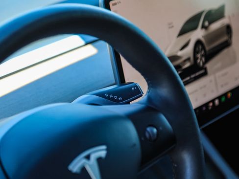 Used 2023 Tesla Model Y Long Range AWD/4WD image 19
