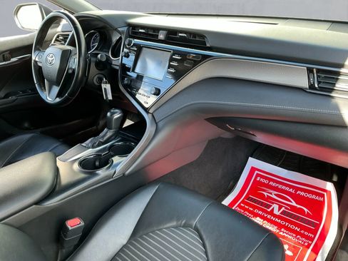 Used 2019 Toyota Camry SE image 19