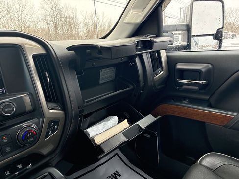 Used 2018 Chevrolet Silverado 2500 High Country image 32