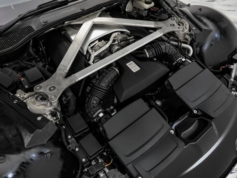 Used 2019 Aston Martin V8 Vantage Coupe RWD image 90