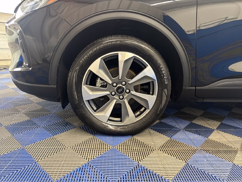 Certified 2025 Ford Escape Platinum AWD/4WD image 29
