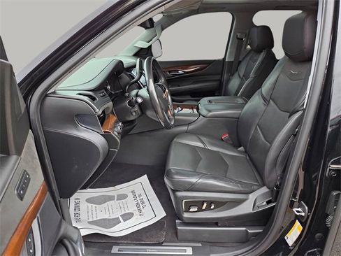 Used 2020 Cadillac Escalade Premium Luxury w/ Escalade Sport Edition image 11