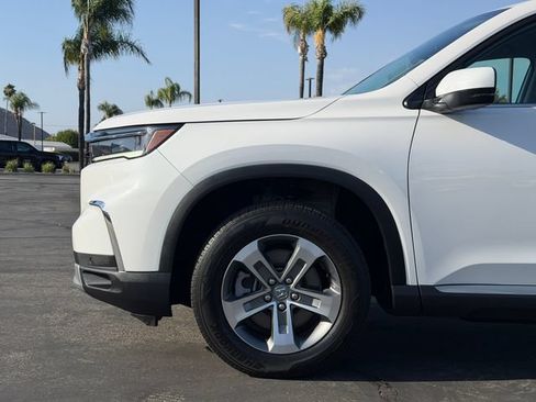Used 2025 Honda Pilot EX-L image 24