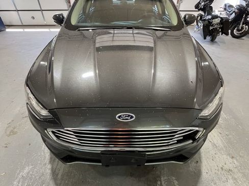 Used 2019 Ford Fusion SE FWD image 3