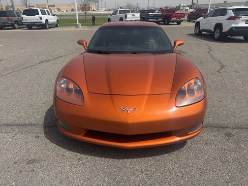 Used 2009 Chevrolet Corvette Coupe w/ Z51 Performance Package RWD image 9