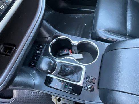 Used 2015 Toyota Highlander XLE image 16