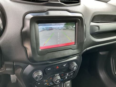 Used 2018 Jeep Renegade Limited FWD image 22