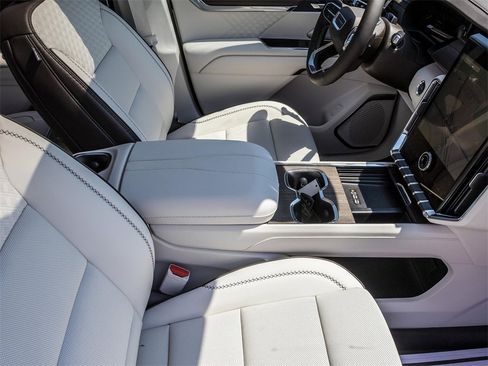 New 2025 GMC Acadia Denali w/ Super Cruise Package image 13