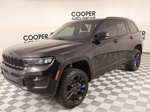 Used 2023 Jeep Grand Cherokee Overland AWD/4WD image 11