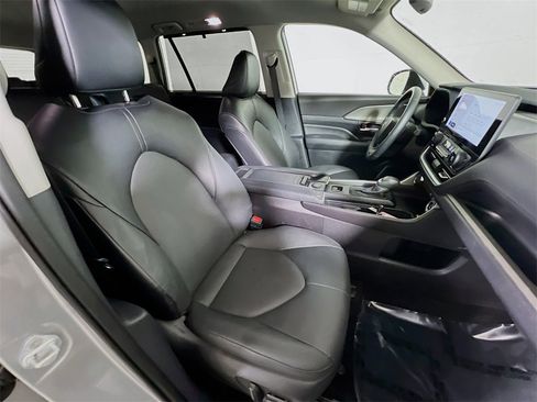 Certified 2025 Toyota Grand Highlander AWD image 25