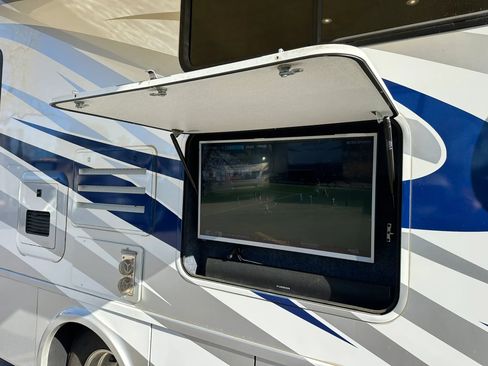 Used 2017 Mercedes-Benz Sprinter 3500 image 9