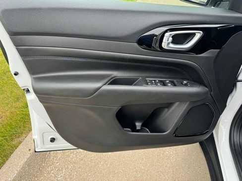 New 2026 Jeep Compass Latitude AWD/4WD image 8