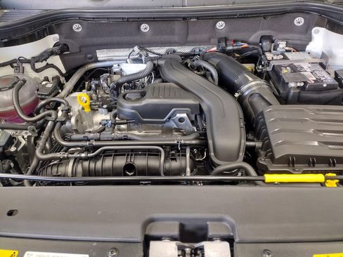 New 2025 Volkswagen Taos SE image 7