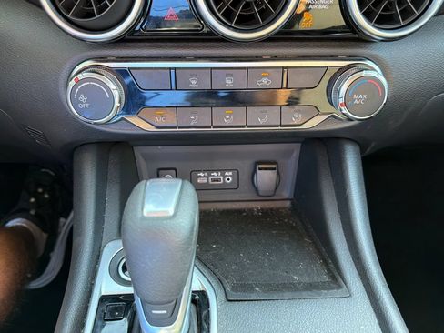 Used 2025 Nissan Sentra SV FWD image 32