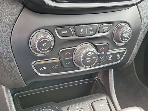 Used 2020 Jeep Cherokee Limited AWD/4WD image 17