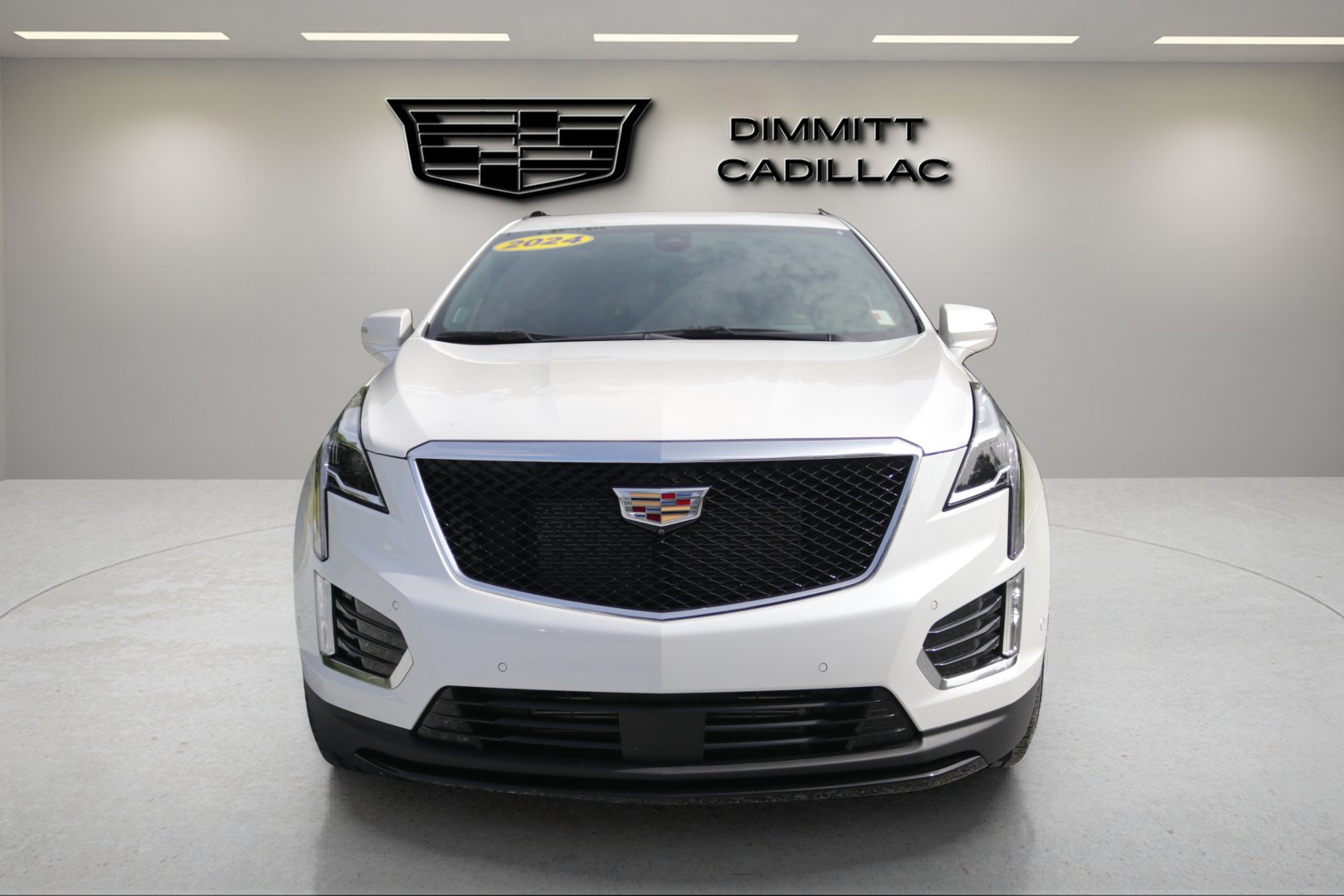 Used 2024 Cadillac XT5 Sportv w/ Technology Package AWD/4WD image 2