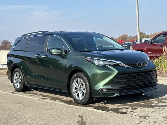 Used 2026 Toyota Sienna XLE AWD/4WD image 21
