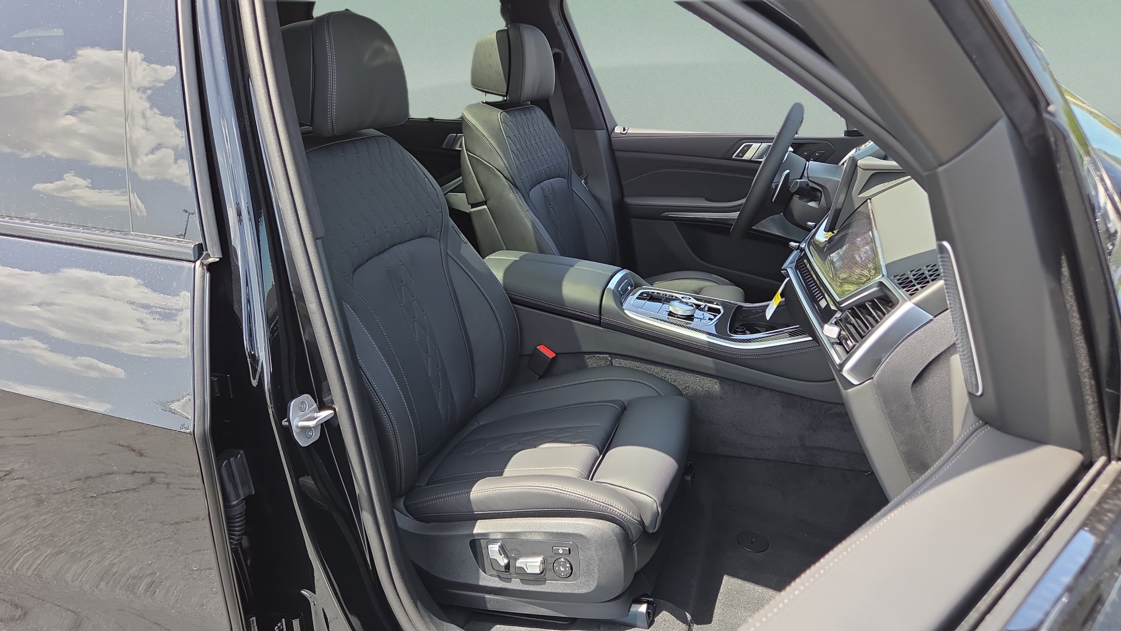 New 2026 BMW X5 M60i AWD/4WD image 17