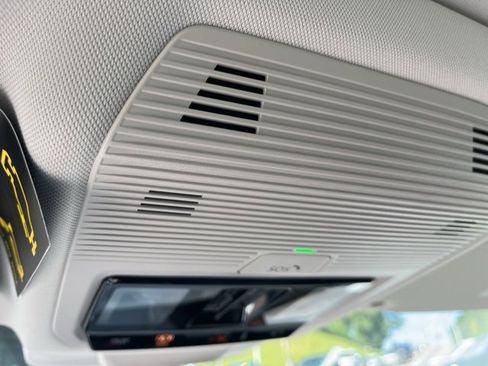 New 2025 Volkswagen Tiguan SE image 25