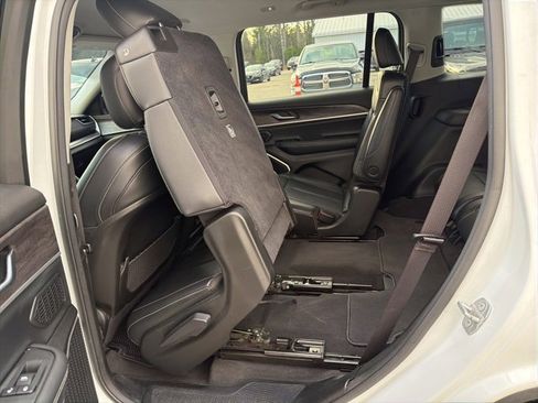 Used 2022 Jeep Grand Cherokee L Limited image 31