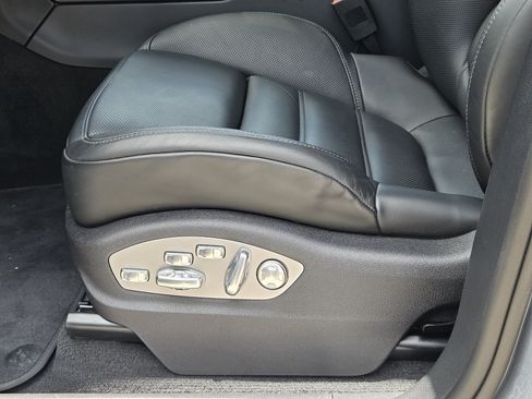 Certified 2026 Porsche Macan AWD/4WD image 23