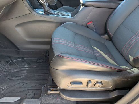Used 2023 Chevrolet Equinox RS AWD/4WD image 16