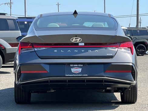 New 2025 Hyundai Elantra Limited image 6