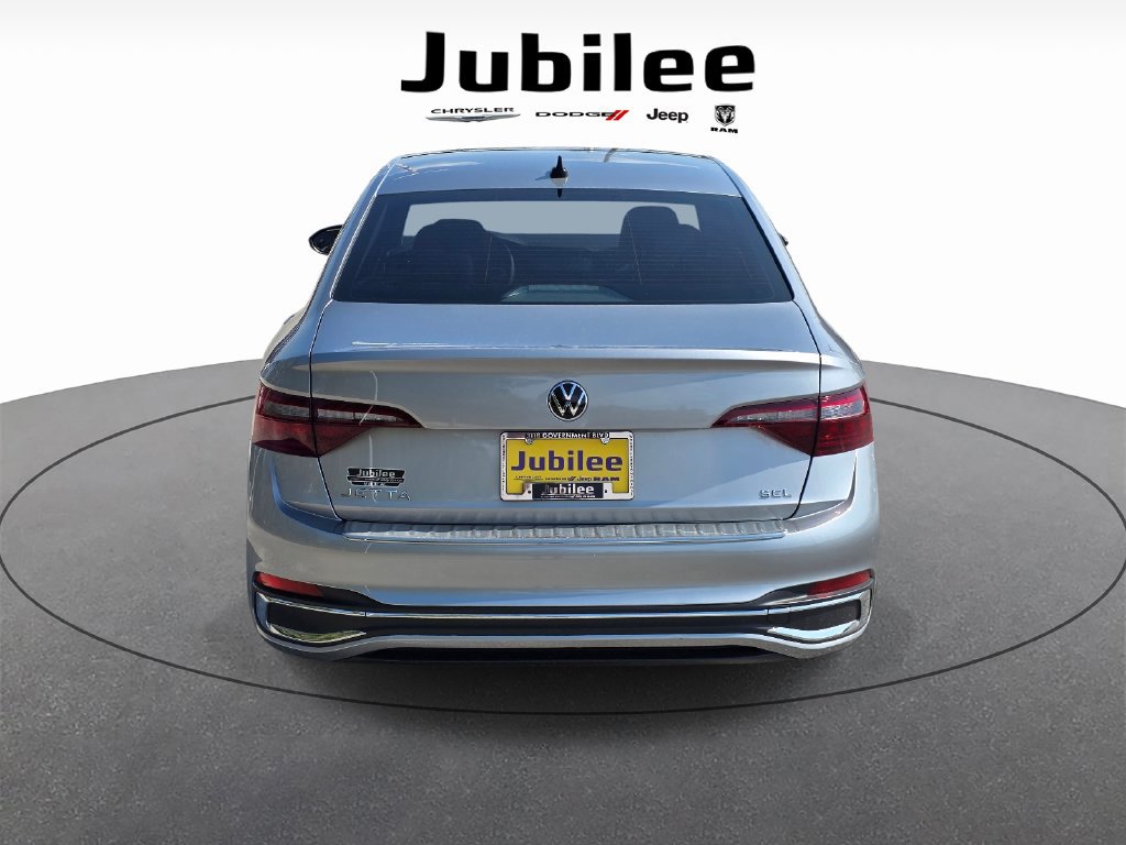 Used 2023 Volkswagen Jetta SEL FWD image 3