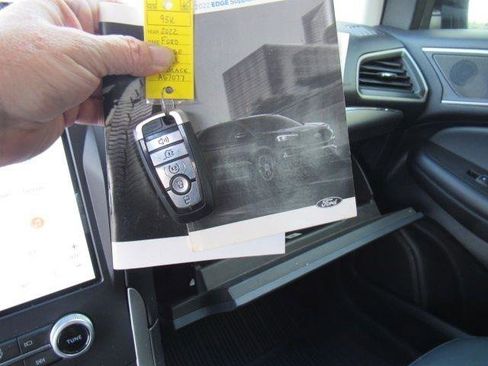 Used 2022 Ford Edge SEL w/ Sport Appearance Package image 27