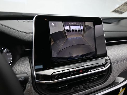 Used 2025 Jeep Compass Latitude image 17