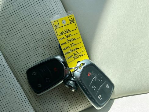 Used 2024 Cadillac XT6 Premium Luxury w/ Technology Package image 36