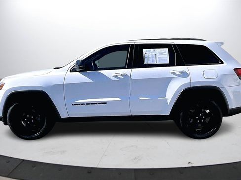Used 2019 Jeep Grand Cherokee Laredo image 6