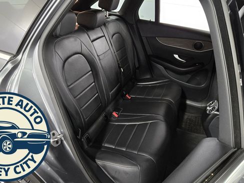 Used 2022 Mercedes-Benz GLC 300 4MATIC image 32
