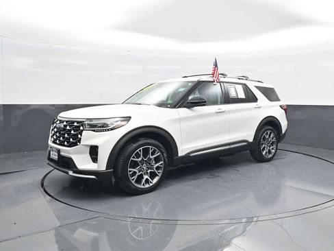 Used 2025 Ford Explorer Platinum w/ Ultimate Package image 4