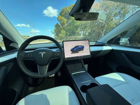Used 2023 Tesla Model Y Performance image 19