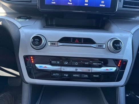 Used 2023 Ford Explorer XLT image 26