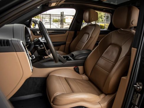 Certified 2019 Porsche Cayenne AWD/4WD image 5