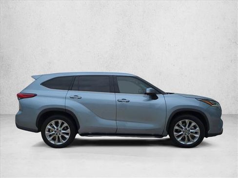 Used 2022 Toyota Highlander Limited FWD image 4