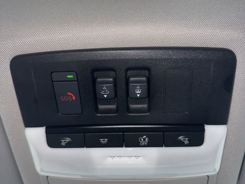 Used 2025 Nissan Rogue SV w/ SV Premium Package FWD image 30