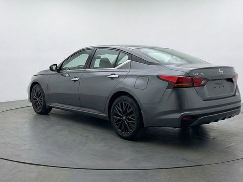 Used 2025 Nissan Altima 2.5 SV image 6