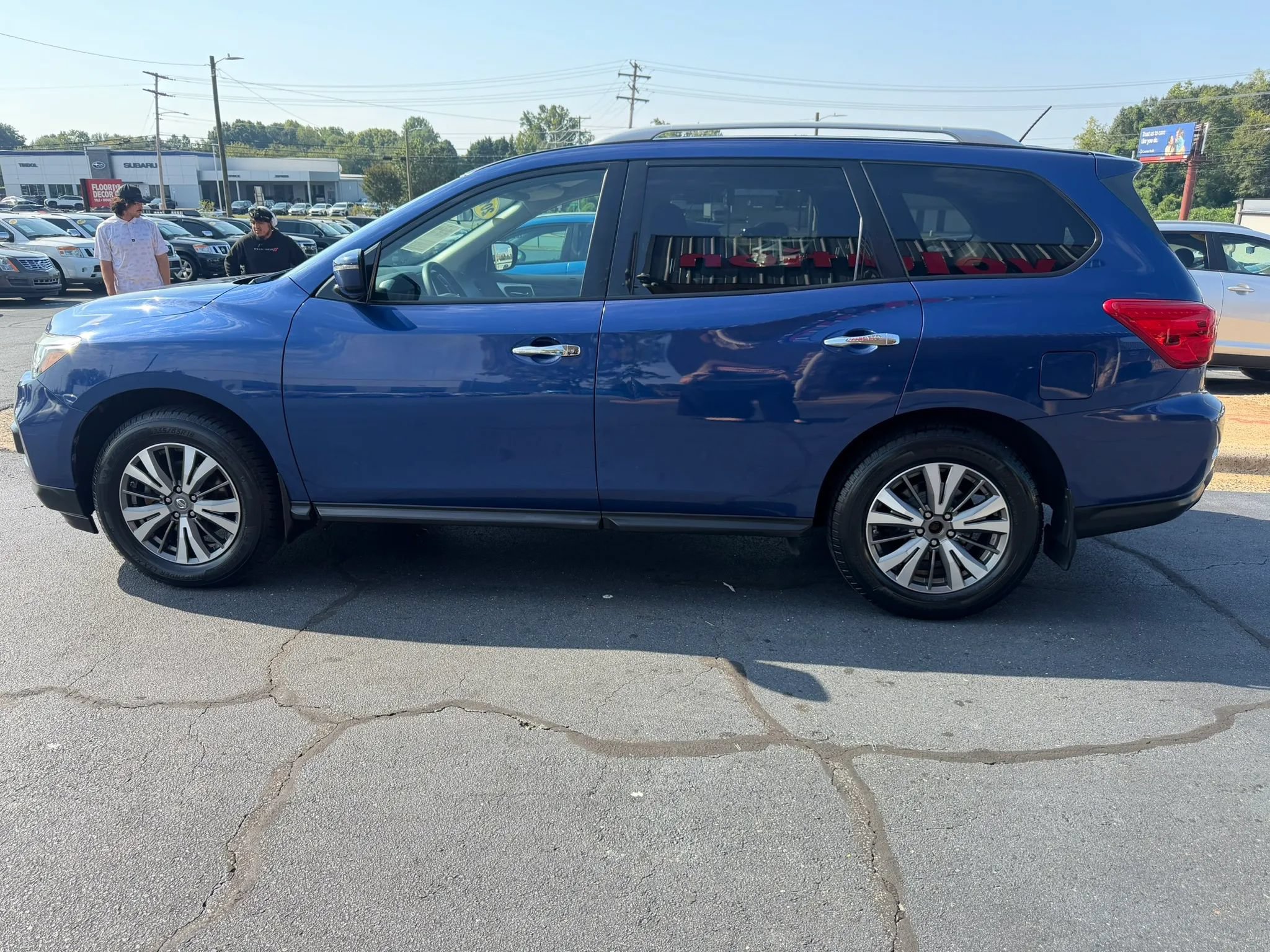 Used 2017 Nissan Pathfinder S AWD/4WD image 4