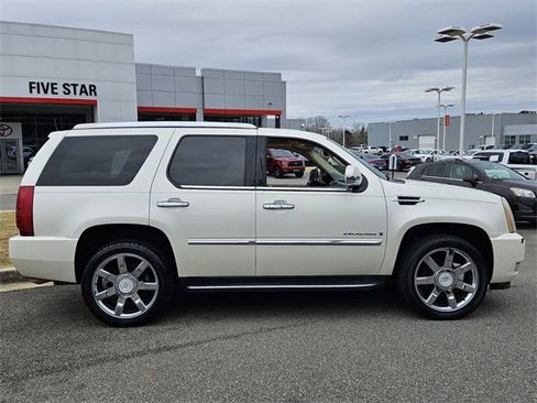 Used 2007 Cadillac Escalade AWD w/ Information Package image 12
