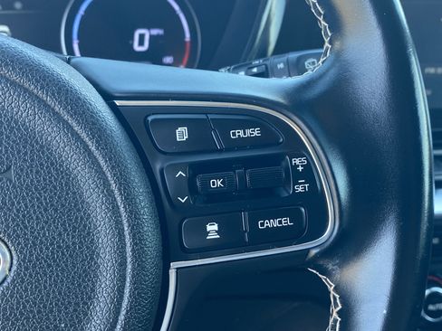 Used 2020 Kia Niro EX image 28