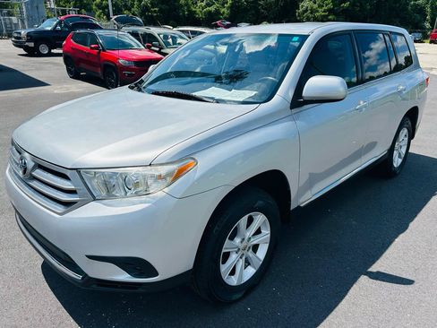 Used 2012 Toyota Highlander FWD image 1