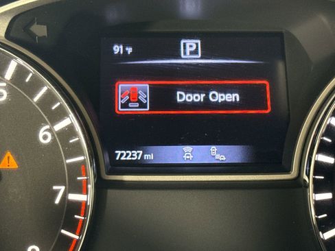 Used 2019 Nissan Pathfinder SL image 19