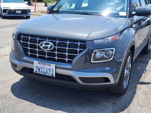 Used 2025 Hyundai Venue SEL FWD image 10
