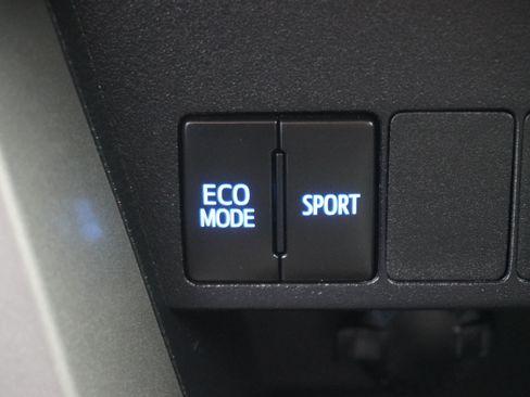 Used 2018 Toyota RAV4 XLE FWD image 20