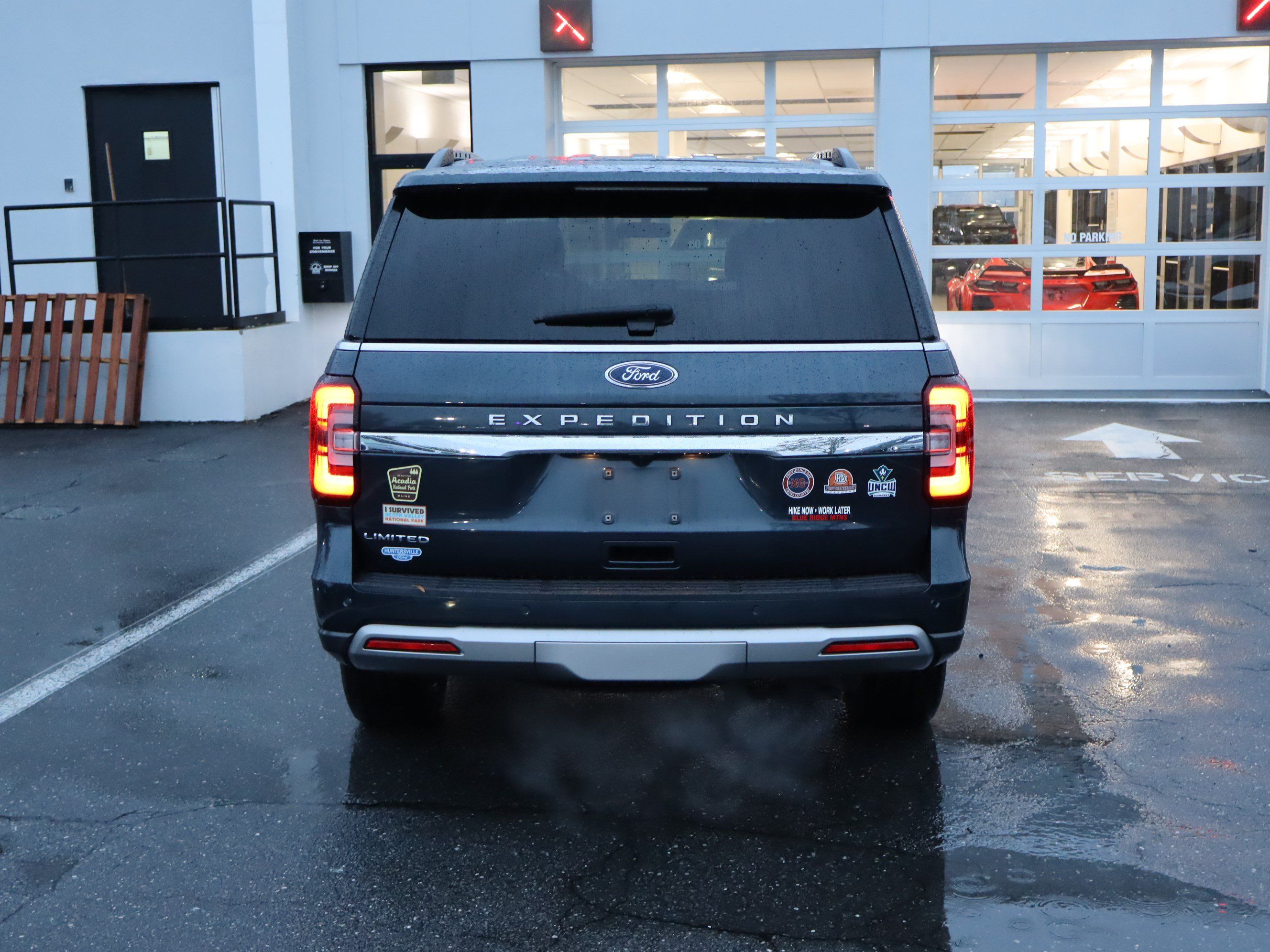 Used 2022 Ford Expedition Limited RWD image 9