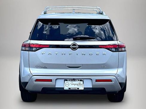 Certified 2025 Nissan Pathfinder SL FWD image 6
